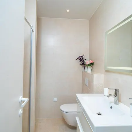 1 Bedroom Cozy In Апартаменты Дубровник