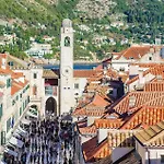 Lovely Apartment In Dubrovnik With House Sea View * دوبروفينك