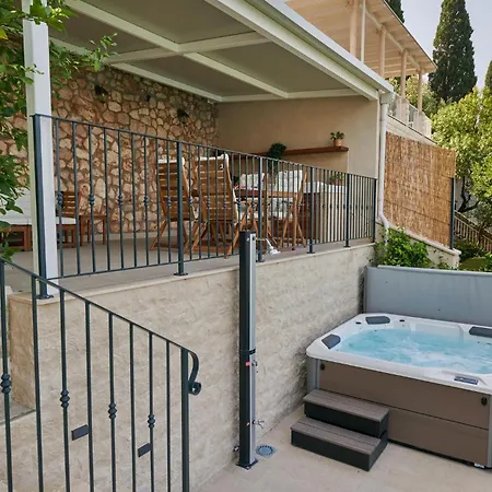 Apartament Beautiful In With Jacuzzi Dubrownik