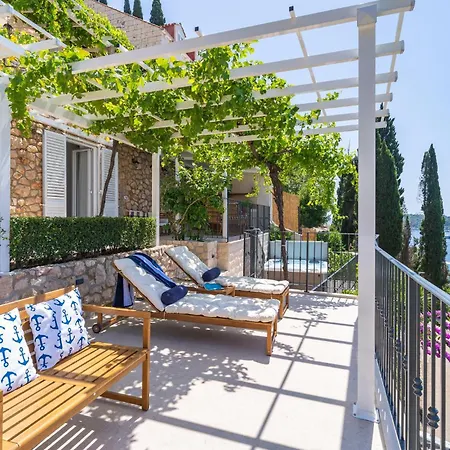 Beautiful In With Jacuzzi Apartment